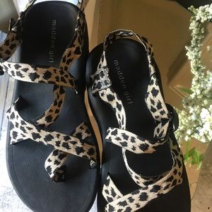 “NEW” Steve Madden Sandals